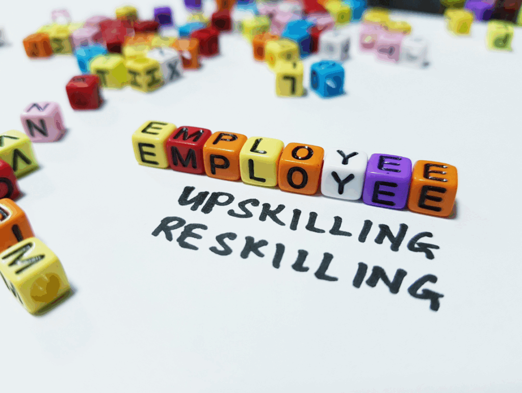 Upskilling und Reskilling in Unternehmen - Mitarbeiterentwicklung und Upskilling Strategien für nachhaltigen Unternehmenserfolg